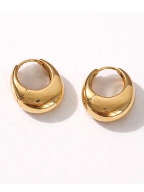 New! Mallory Gold French Huggie Earrings (1080)NWOT